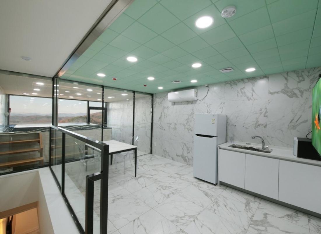Wj Hotel Pool House Wonju Eksteriør bilde