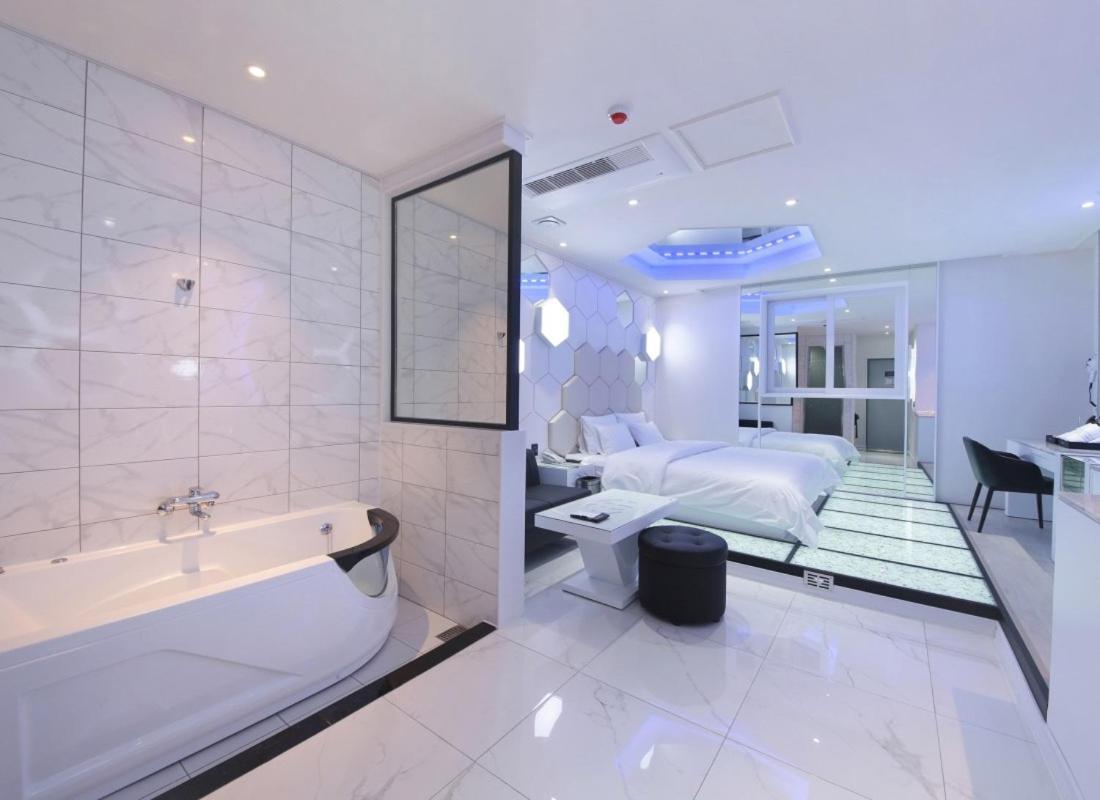 Wj Hotel Pool House Wonju Eksteriør bilde
