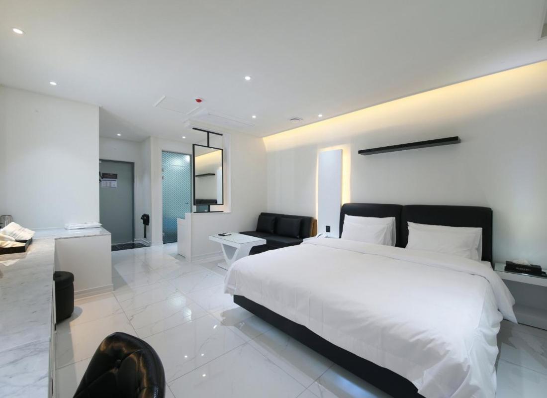 Wj Hotel Pool House Wonju Eksteriør bilde