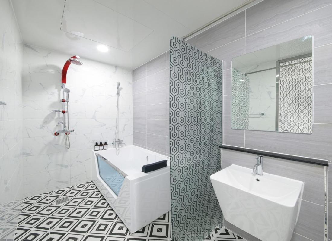 Wj Hotel Pool House Wonju Eksteriør bilde