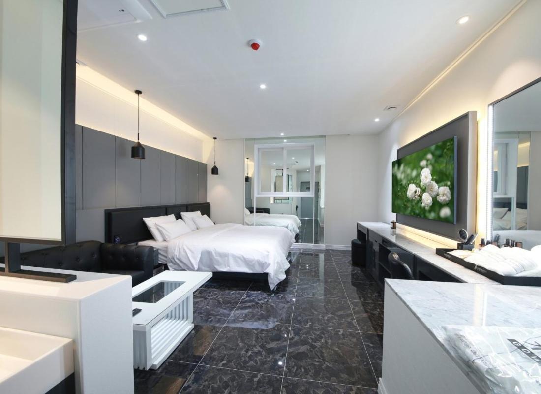 Wj Hotel Pool House Wonju Eksteriør bilde