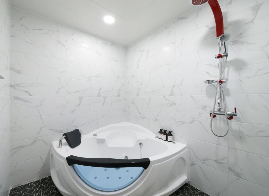Wj Hotel Pool House Wonju Eksteriør bilde