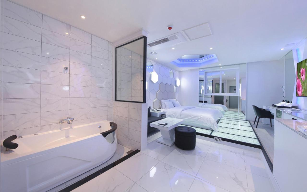 Wj Hotel Pool House Wonju Eksteriør bilde