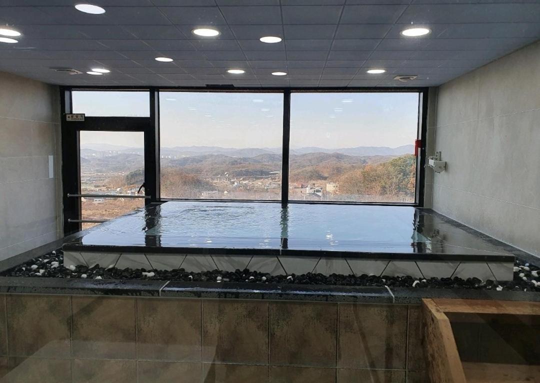 Wj Hotel Pool House Wonju Eksteriør bilde
